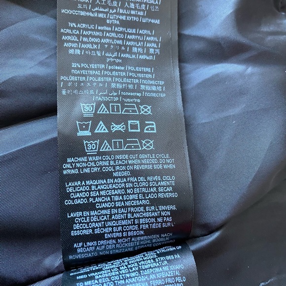 Guess NWOT fur hooded bomber jacket Sz XL. Cozy and warm excellent condition $30 - Picture 9 of 9